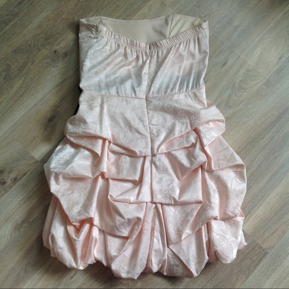 NWOT Studio Y Strapless Bubble Hem Dress✨Size 5 - Picture 3 of 7